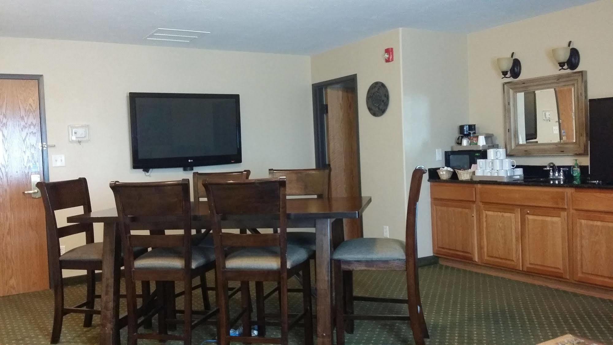 Blue Mountain Inn And Suites Rangely Exterior photo